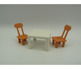 Playmobil - table + 2  chaises